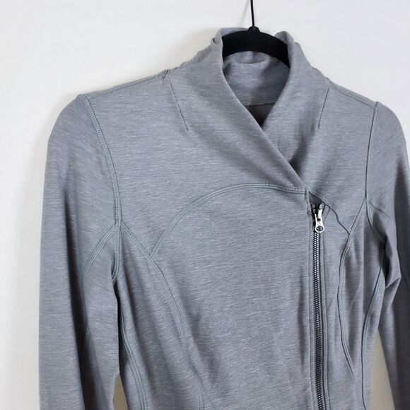 Lululemon Precision Jacket Asymmetric Womens 6 Gray Thumbholes Running - Picture 2 of 11